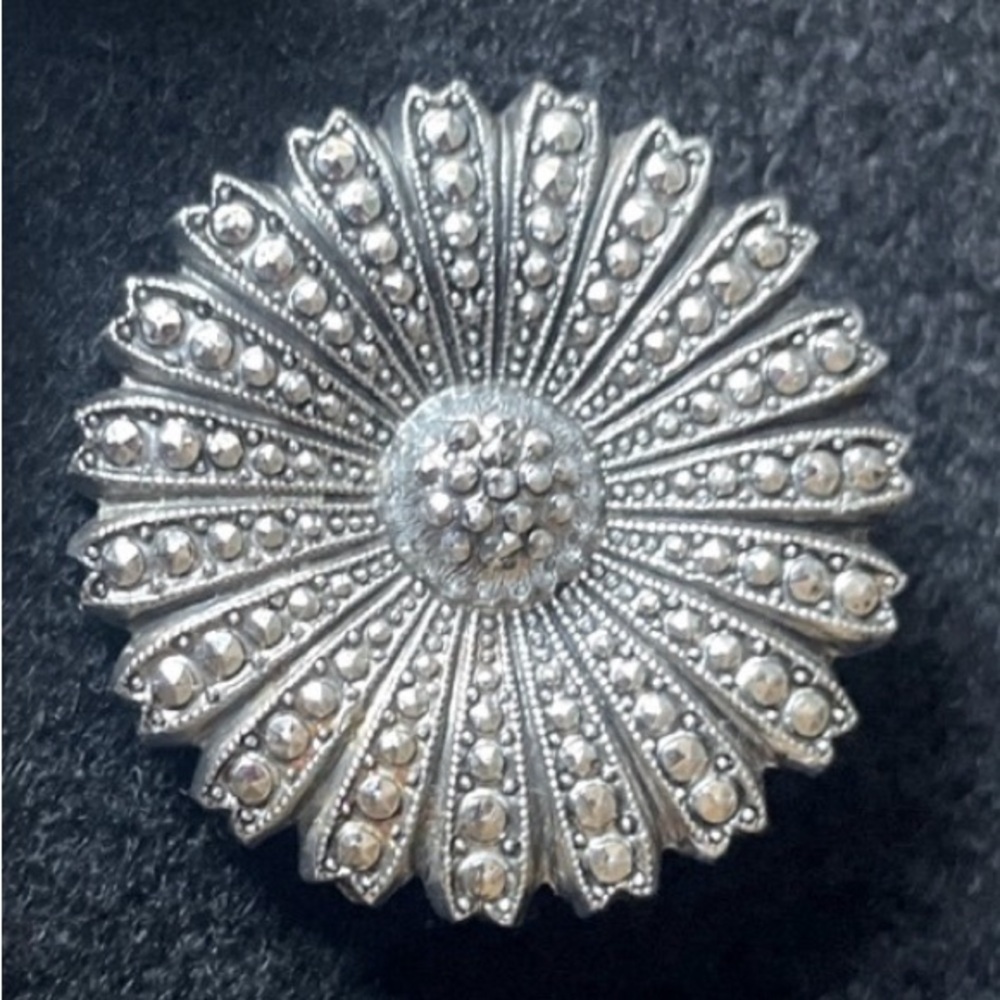 Sterling Silver Flower Vintage Brooch. Stamped “W. Germany” 🇩🇪 EUC